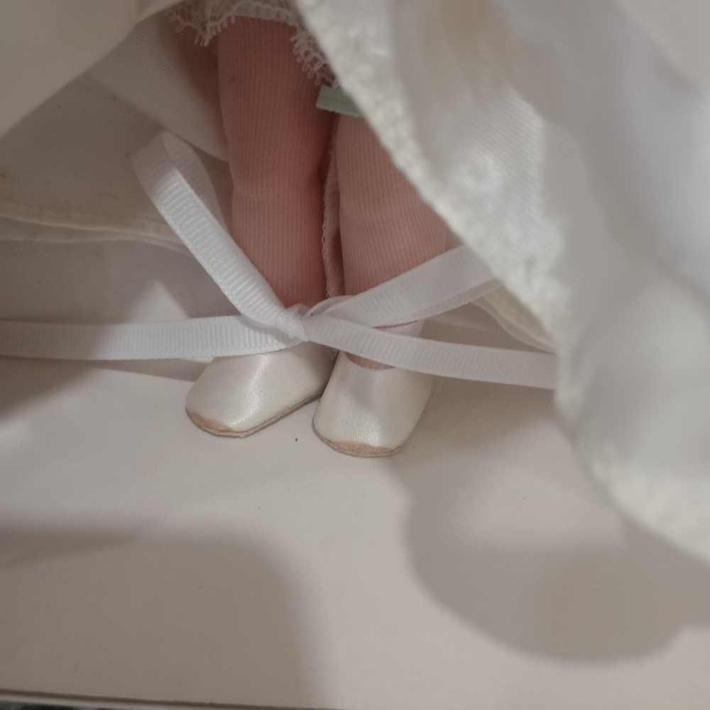 Madame Alexander Bride Doll with White and Pink Details - Picture 3 of 9